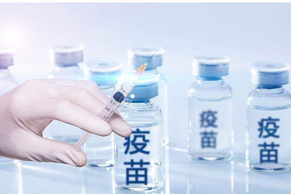 我國新冠疫苗累計(jì)接種近24億劑次，專家回應(yīng)熱點(diǎn)問題